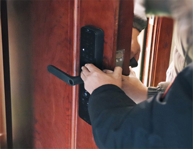 华龙24小时上门开锁公司